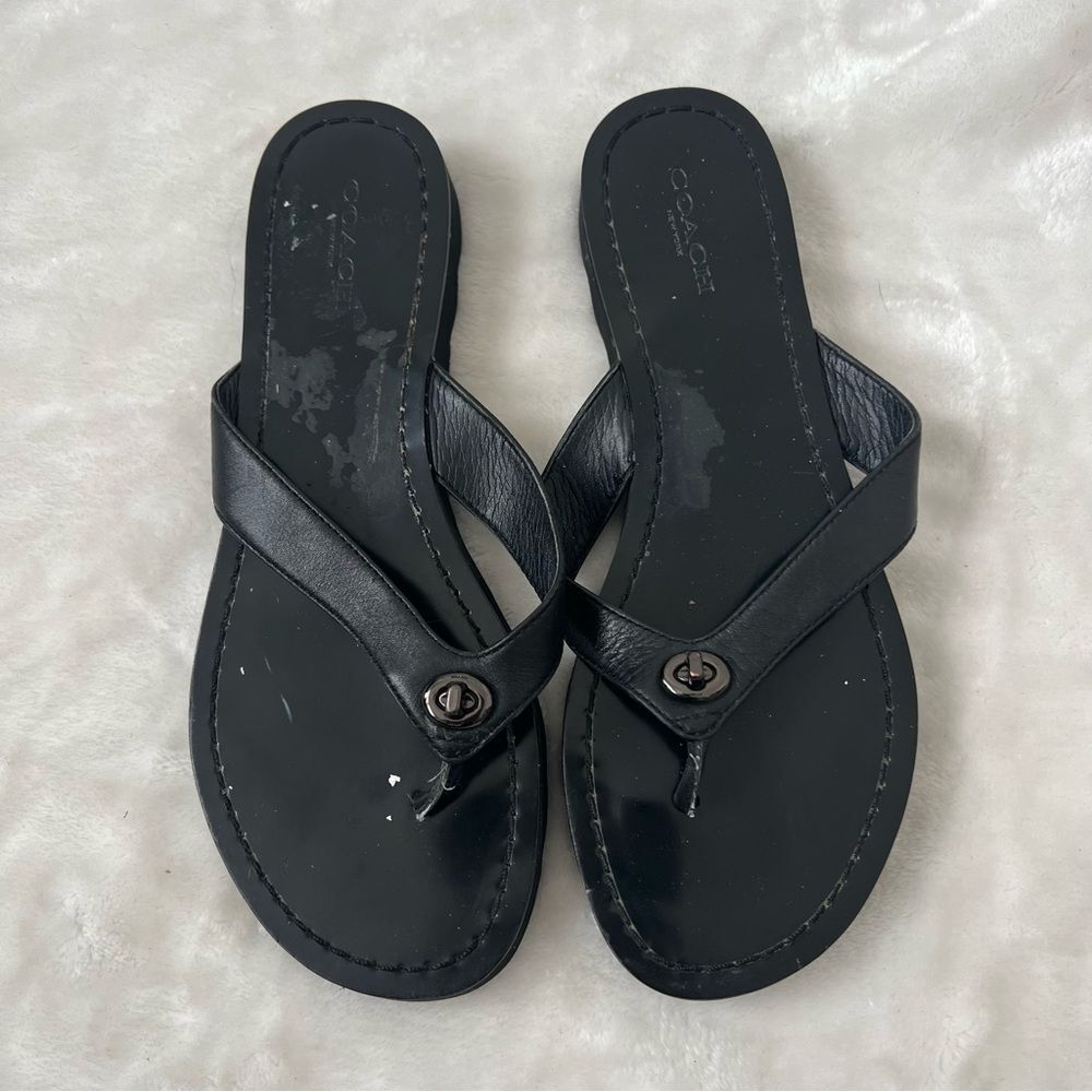 Coach Shelly Black Leather Turnlock Slip On Thong Flip Flop Sandal Q8089 Size 7B
